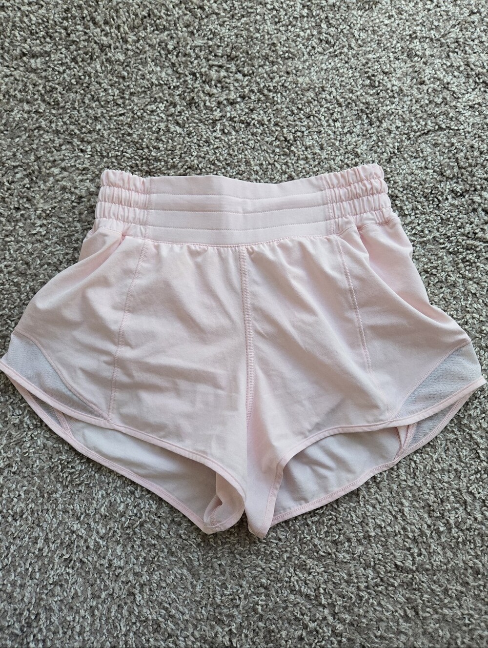 Lululemon high rise hotty hot shorts 2.5" strawberry milkshake 2